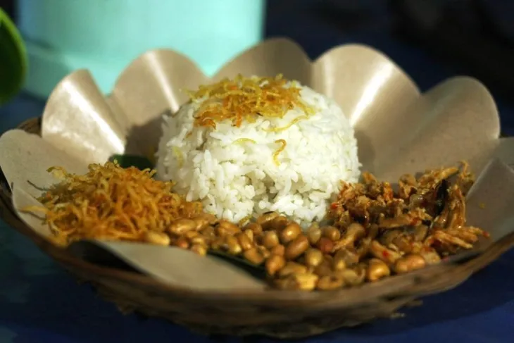 Hai món ăn đường phố dưới 25.000 đồng ở Indonesia - Ảnh 1. Hai món ăn đường phố dưới 25.000 đồng ở Indonesia - Ảnh 1.