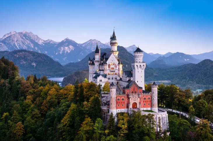 Lâu đài Neuschwanstein - Câu chuyện thần tiên ngoài đời thực - Ảnh 1. Lâu đài Neuschwanstein - Câu chuyện thần tiên ngoài đời thực - Ảnh 1.