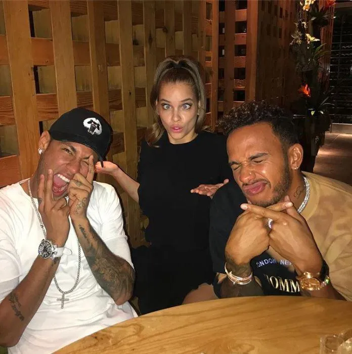 Hậu scandal với Cavani, Neymar xuất hiện cực bảnh trong đêm tại London - Ảnh 7. Hậu scandal với Cavani, Neymar xuất hiện cực bảnh trong đêm tại London - Ảnh 7.