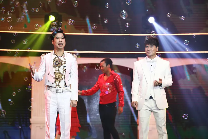 Elvis Phương day dứt về cô gái lạ trong Tình khúc vượt thời gian - Ảnh 3. Elvis Phương day dứt về cô gái lạ trong Tình khúc vượt thời gian - Ảnh 3.