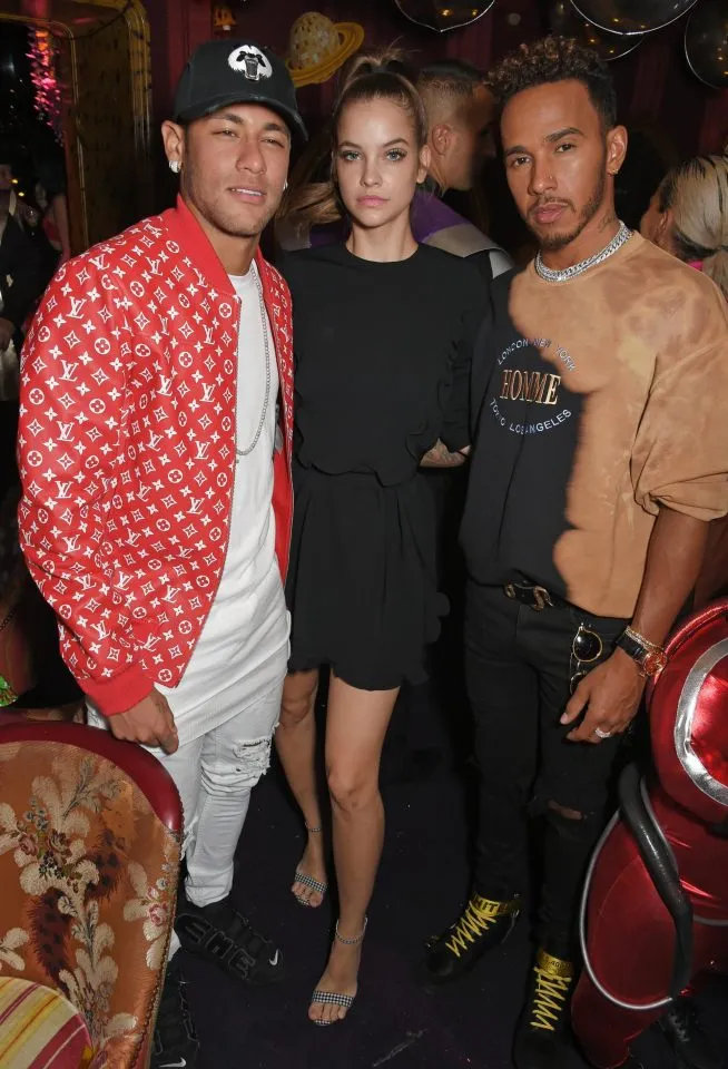 Hậu scandal với Cavani, Neymar xuất hiện cực bảnh trong đêm tại London - Ảnh 6. Hậu scandal với Cavani, Neymar xuất hiện cực bảnh trong đêm tại London - Ảnh 6.