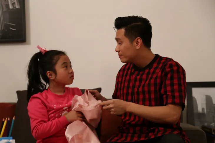 Việt Anh làm ông bố bỉm sữa trong phim mới - Ảnh 3. Việt Anh làm ông bố bỉm sữa trong phim mới - Ảnh 3.