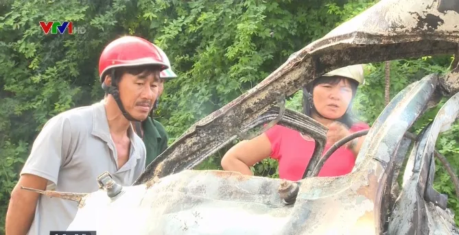 Phú Yên: Tàu hỏa đâm trực diện khiến ô tô bốc cháy - Ảnh 2. Phú Yên: Tàu hỏa đâm trực diện khiến ô tô bốc cháy - Ảnh 2.