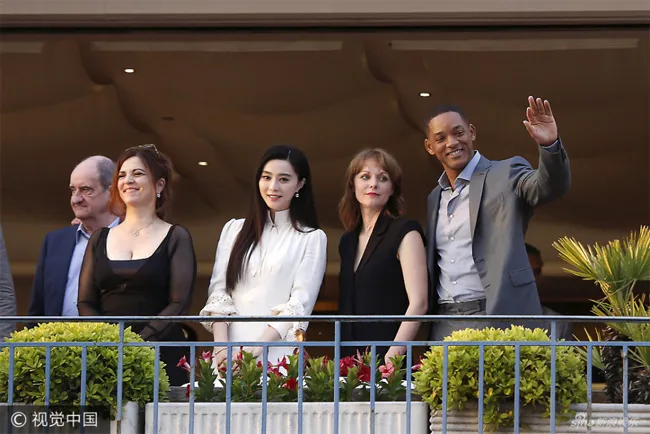 Không diện váy long bào, Phạm Băng Băng vẫn đẹp thoát tục trong ngày đầu ở Cannes - Ảnh 4. Không diện váy long bào, Phạm Băng Băng vẫn đẹp thoát tục trong ngày đầu ở Cannes - Ảnh 4.