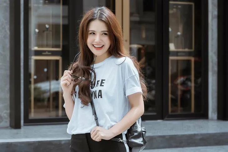 Phanh Lee: Nụ hôn say đắm với Đình Tú chỉ quay đúng 1 lần nhờ... hôn nhau quen rồi - Ảnh 3. Phanh Lee: Nụ hôn say đắm với Đình Tú chỉ quay đúng 1 lần nhờ... hôn nhau quen rồi - Ảnh 3.