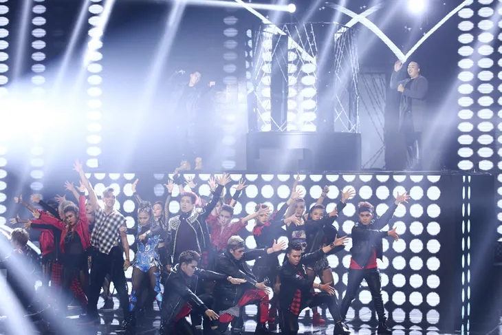 The Remix tập 11: Tronie bất ngờ dành cho MiA nụ hôn nồng nàn trên sân khấu - Ảnh 2. The Remix tập 11: Tronie bất ngờ dành cho MiA nụ hôn nồng nàn trên sân khấu - Ảnh 2.