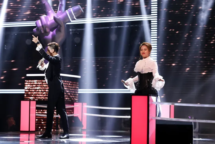 The Voice: Đông Nhi ngả mũ trước khả năng hát Opera của học trò Thu Minh - Ảnh 2. The Voice: Đông Nhi ngả mũ trước khả năng hát Opera của học trò Thu Minh - Ảnh 2.
