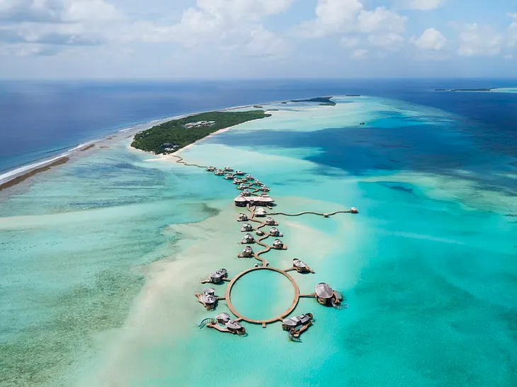 Xem phim, ăn tối giữa mênh mông biển trời Maldives - Ảnh 1. Xem phim, ăn tối giữa mênh mông biển trời Maldives - Ảnh 1.