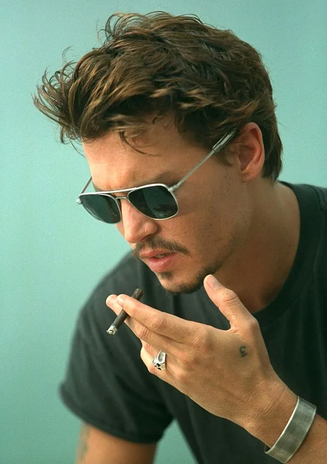 Từng hào hoa là thế, Brad Pitt và Johnny Deep khiến bao người vỡ mộng hậu ly hôn - Ảnh 11. Từng hào hoa là thế, Brad Pitt và Johnny Deep khiến bao người vỡ mộng hậu ly hôn - Ảnh 11.