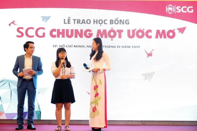 Trao học bổng cho 114 tân sinh viên xuất sắc năm 2017 - Ảnh 4. Trao học bổng cho 114 tân sinh viên xuất sắc năm 2017 - Ảnh 4.
