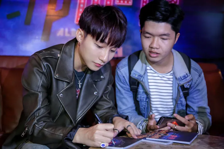 Sơn Tùng M-TP đáng yêu thế này, bảo sao fan không chết mê chết mệt - Ảnh 4. Sơn Tùng M-TP đáng yêu thế này, bảo sao fan không chết mê chết mệt - Ảnh 4.