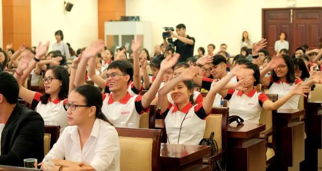 Trao học bổng cho 114 tân sinh viên xuất sắc năm 2017 - Ảnh 5. Trao học bổng cho 114 tân sinh viên xuất sắc năm 2017 - Ảnh 5.