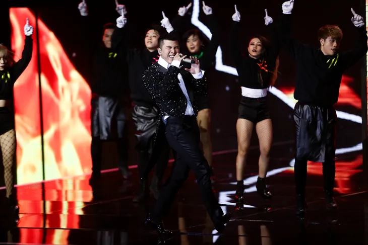 The Remix tập 11: Tronie bất ngờ dành cho MiA nụ hôn nồng nàn trên sân khấu - Ảnh 6. The Remix tập 11: Tronie bất ngờ dành cho MiA nụ hôn nồng nàn trên sân khấu - Ảnh 6.