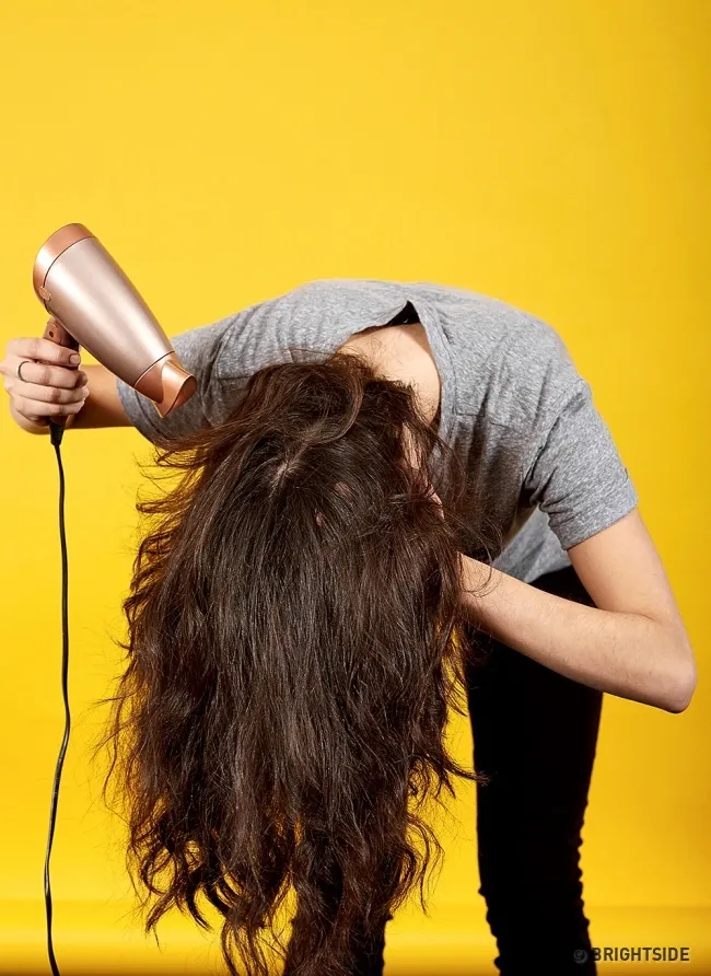 9 mẹo đơn giản giúp tóc bạn đẹp chuẩn salon ngay tại nhà - Ảnh 7. 9 mẹo đơn giản giúp tóc bạn đẹp chuẩn salon ngay tại nhà - Ảnh 7.