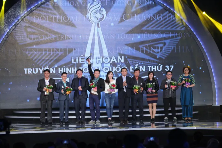 Những hình ảnh khó quên trong Lễ bế mạc và trao giải LHTHTQ lần thứ 37 - Ảnh 6. Những hình ảnh khó quên trong Lễ bế mạc và trao giải LHTHTQ lần thứ 37 - Ảnh 6.