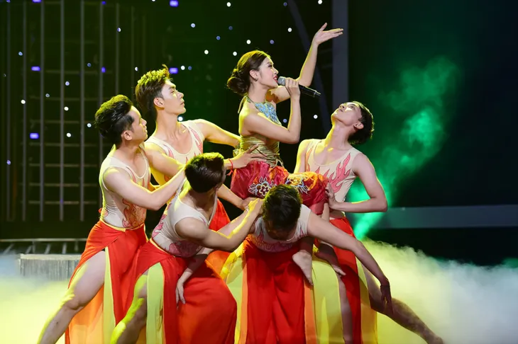Tạo hình nửa nam nửa nữ, Quốc Thiện nhận tiền thưởng của Gương mặt thân quen - Ảnh 8. Tạo hình nửa nam nửa nữ, Quốc Thiện nhận tiền thưởng của Gương mặt thân quen - Ảnh 8.