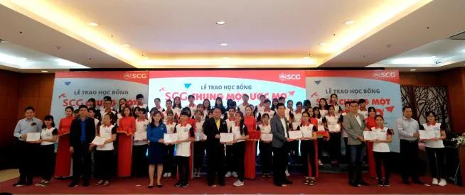 Trao học bổng cho 114 tân sinh viên xuất sắc năm 2017 - Ảnh 9. Trao học bổng cho 114 tân sinh viên xuất sắc năm 2017 - Ảnh 9.