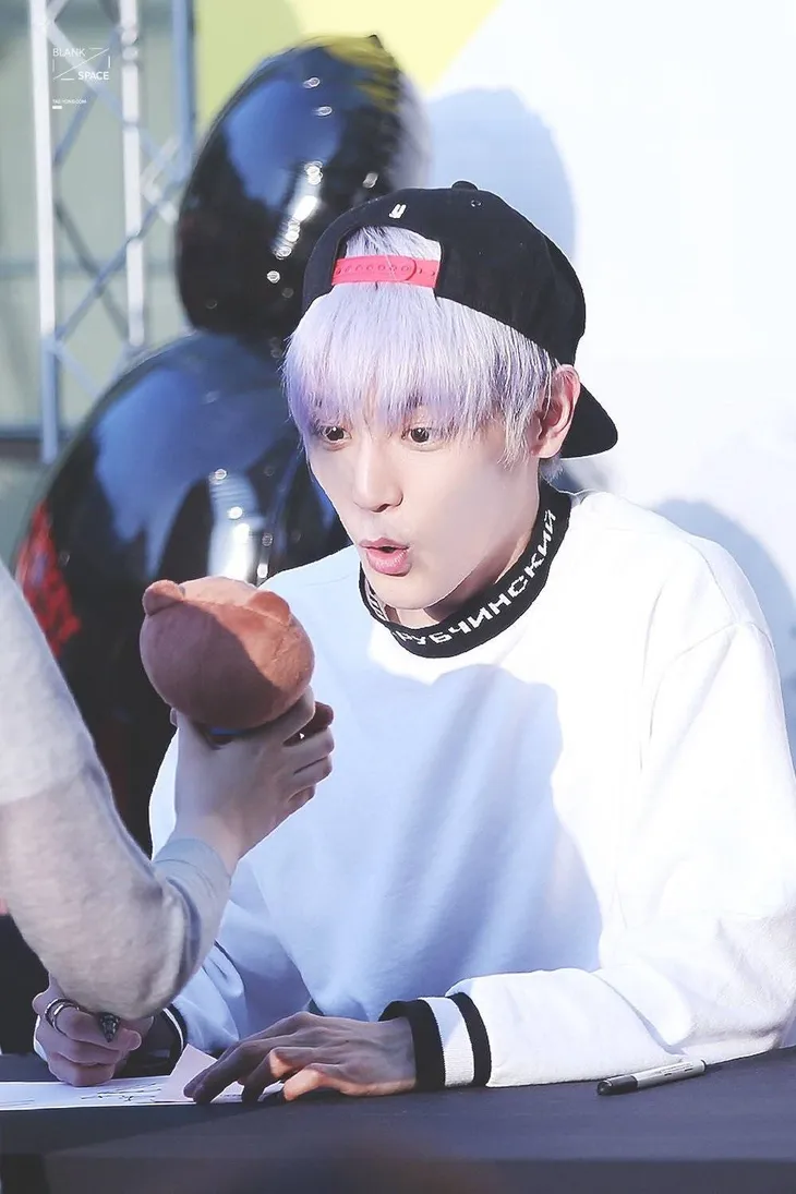 11 thần tượng Kpop đốn gục tim fan bởi biểu cảm ‘OMG’ siêu cưng - Ảnh 10. 11 thần tượng Kpop đốn gục tim fan bởi biểu cảm ‘OMG’ siêu cưng - Ảnh 10.