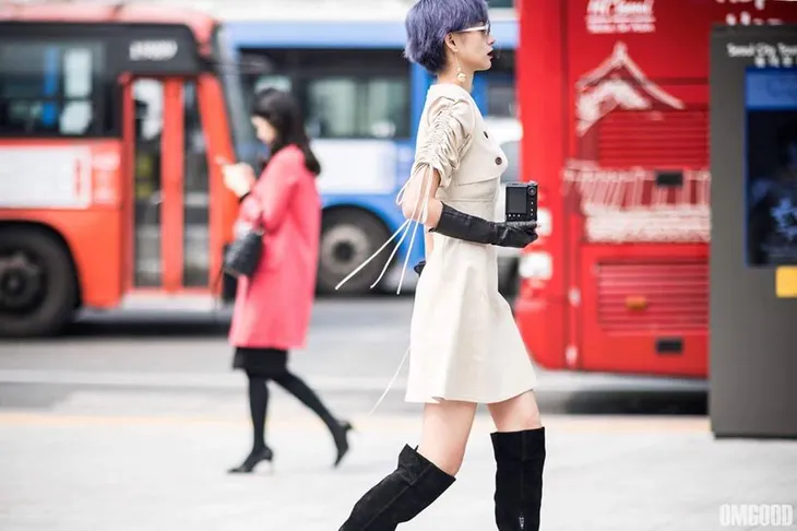 Cắt tóc tém, Phí Phương Anh gây ấn tượng với street style chất miễn bàn - Ảnh 10. Cắt tóc tém, Phí Phương Anh gây ấn tượng với street style chất miễn bàn - Ảnh 10.