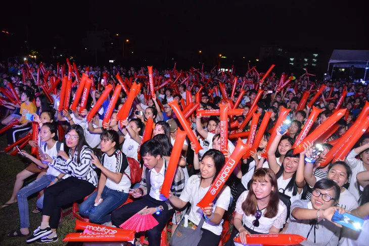 Sinh viên cháy hết mình trong đêm nhạc của MobiFone với chương trình khuyến mại xài Instagram miễn phí - Ảnh 3.