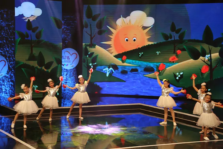 Những khoảnh khắc đáng nhớ của Gala 9 năm Trái tim cho em Viết tiếp ước mơ - Ảnh 1. Những khoảnh khắc đáng nhớ của Gala 9 năm Trái tim cho em Viết tiếp ước mơ - Ảnh 1.