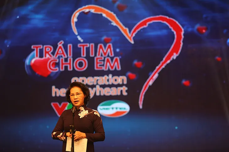 Lắng đọng Gala 9 năm Trái tim cho em Viết tiếp ước mơ - Ảnh 2.
