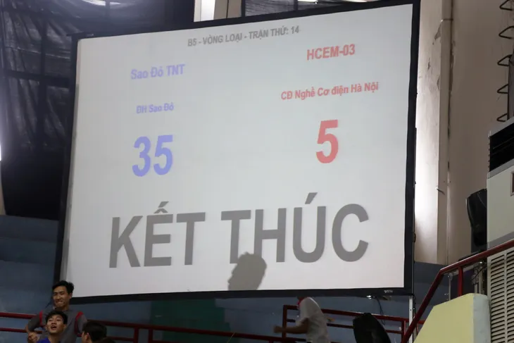 Robocon Việt Nam 2017: Sao Đỏ tiếp tục chiến thuật phá điểm đối phương - Ảnh 7. Robocon Việt Nam 2017: Sao Đỏ tiếp tục chiến thuật phá điểm đối phương - Ảnh 7.