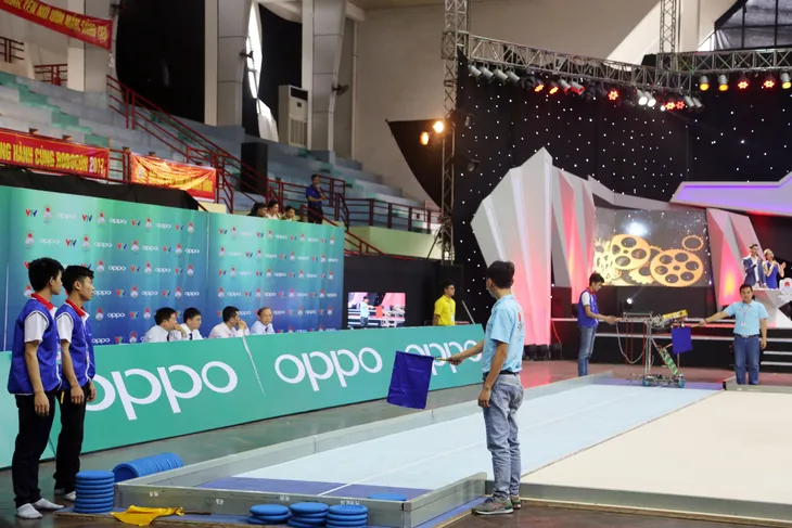 Robocon Việt Nam 2017: Sao Đỏ tiếp tục chiến thuật phá điểm đối phương - Ảnh 4. Robocon Việt Nam 2017: Sao Đỏ tiếp tục chiến thuật phá điểm đối phương - Ảnh 4.