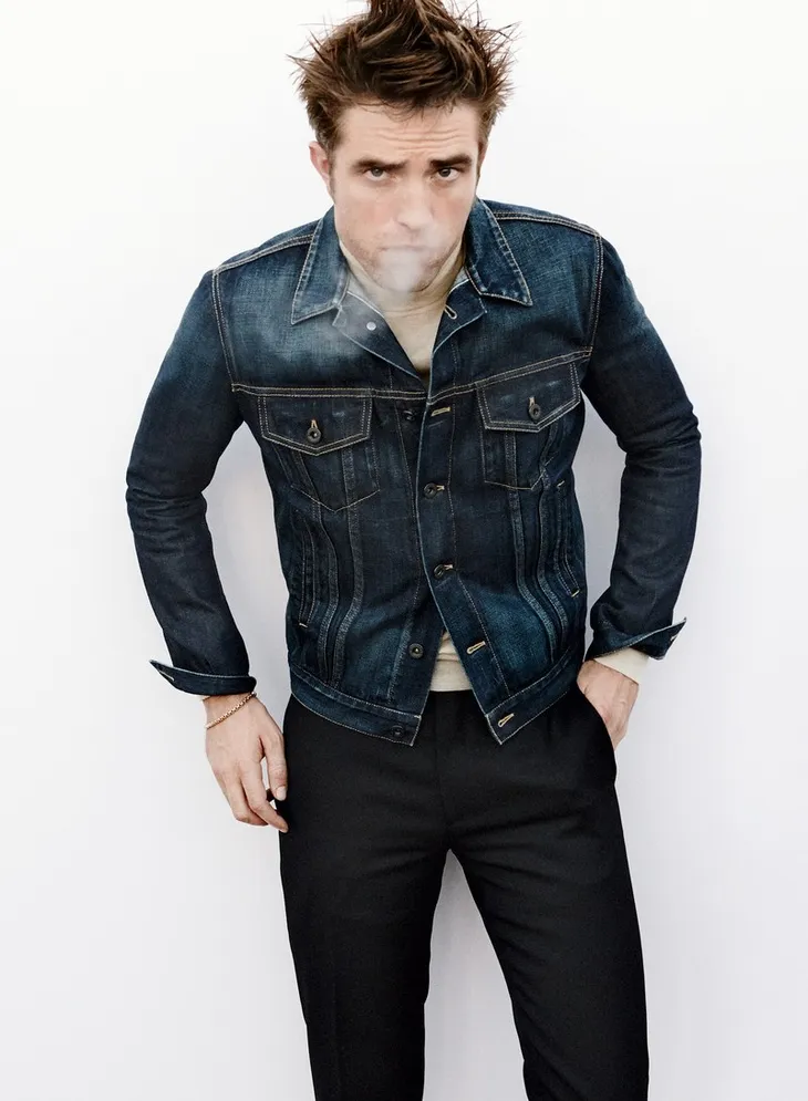 Robert Pattinson trở lại hoành tráng, đã vượt qua nỗi ám ảnh mang tên Chạng vạng - Ảnh 9. Robert Pattinson trở lại hoành tráng, đã vượt qua nỗi ám ảnh mang tên Chạng vạng - Ảnh 9.
