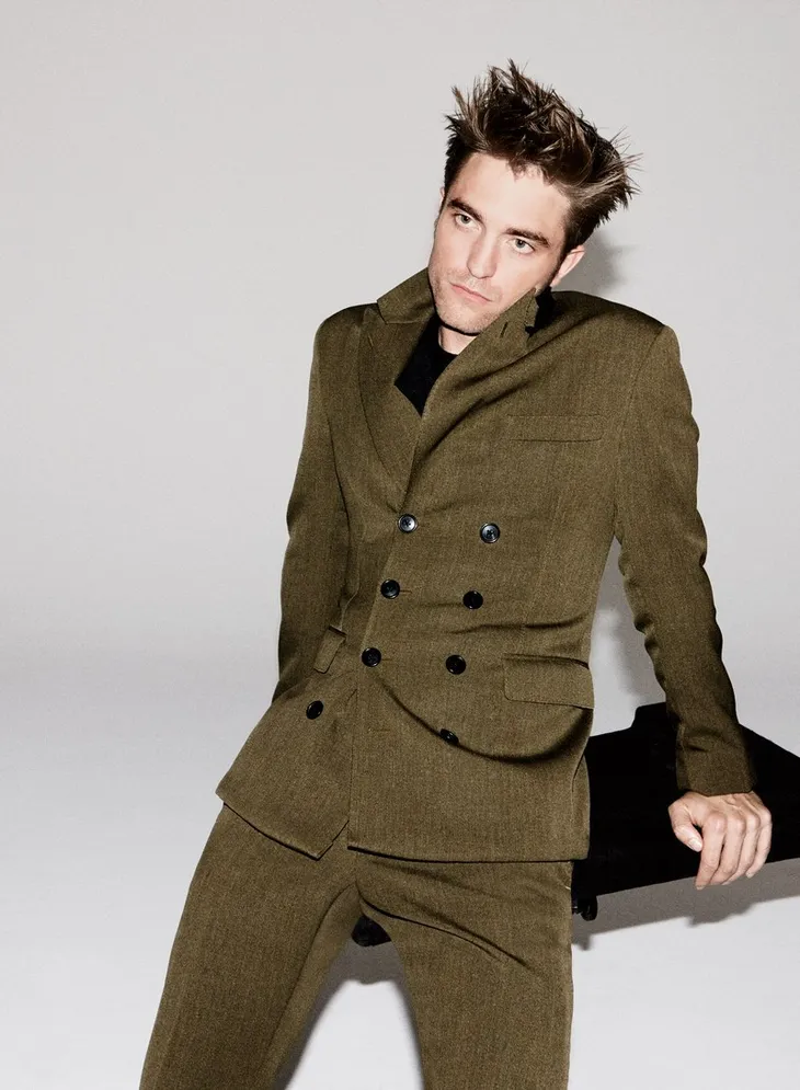Robert Pattinson trở lại hoành tráng, đã vượt qua nỗi ám ảnh mang tên Chạng vạng - Ảnh 12. Robert Pattinson trở lại hoành tráng, đã vượt qua nỗi ám ảnh mang tên Chạng vạng - Ảnh 12.