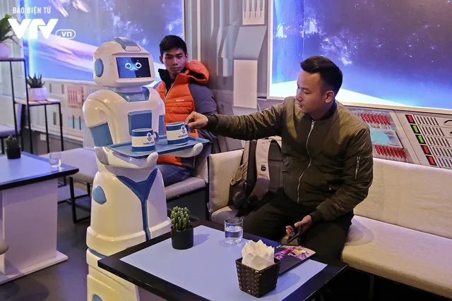 Độc đáo quán café sử dụng robot phục vụ tại Hà Nội - Ảnh 7. Độc đáo quán café sử dụng robot phục vụ tại Hà Nội - Ảnh 7.