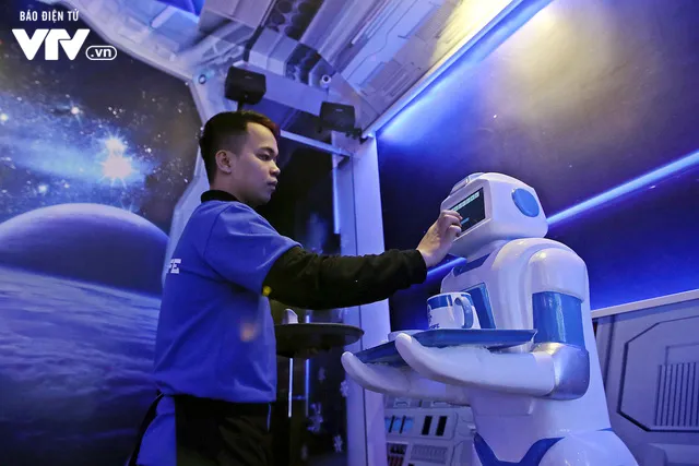 Độc đáo quán café sử dụng robot phục vụ tại Hà Nội - Ảnh 5. Độc đáo quán café sử dụng robot phục vụ tại Hà Nội - Ảnh 5.