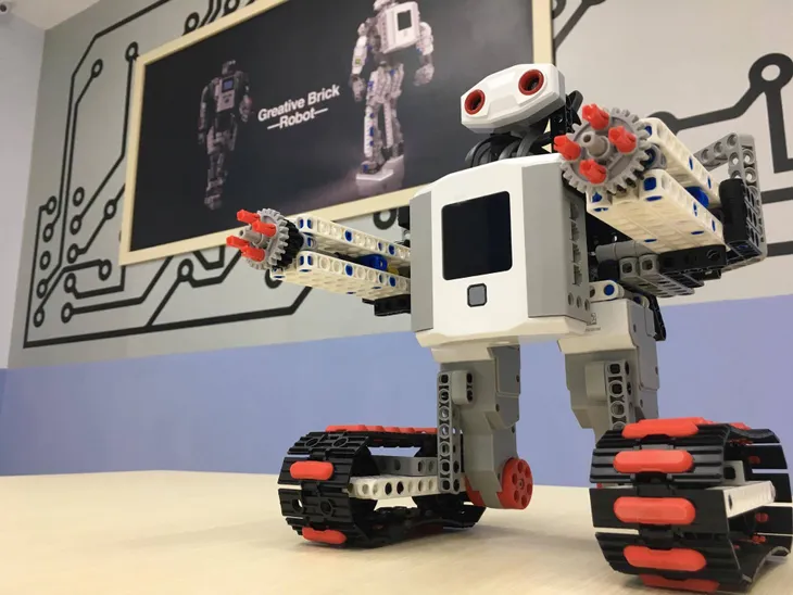 Trường THCS Nguyễn Văn Tố ra mắt sân chơi khoa học “VESA Robotics Club” - Ảnh 1. Trường THCS Nguyễn Văn Tố ra mắt sân chơi khoa học “VESA Robotics Club” - Ảnh 1.