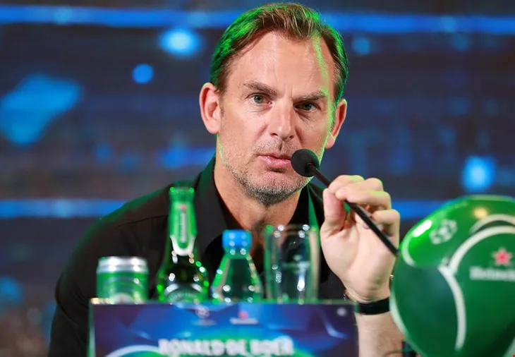 Ronaldinho, anh em De Boer đến Việt Nam - Ảnh 3. Ronaldinho, anh em De Boer đến Việt Nam - Ảnh 3.