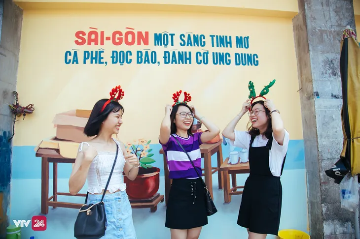 Giới trẻ TP.Hồ Chí Minh biến tường cũ thành điểm check-in mới - Ảnh 4. Giới trẻ TP.Hồ Chí Minh biến tường cũ thành điểm check-in mới - Ảnh 4.