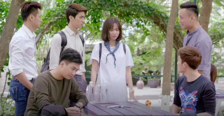 Ngược chiều nước mắt tập 4: Trang (Huyền Lizzie) đứng hình vì bị Hiệp (Anh Tuấn) hôn bất ngờ - Ảnh 2. Ngược chiều nước mắt tập 4: Trang (Huyền Lizzie) đứng hình vì bị Hiệp (Anh Tuấn) hôn bất ngờ - Ảnh 2.