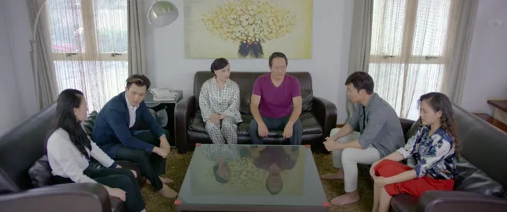 Ngược chiều nước mắt – Tập 25: Bị cả nhà bắt sống khi đang ôm Mai, Thành nhận hai chữ dơ bẩn từ em trai - Ảnh 6. Ngược chiều nước mắt – Tập 25: Bị cả nhà bắt sống khi đang ôm Mai, Thành nhận hai chữ dơ bẩn từ em trai - Ảnh 6.
