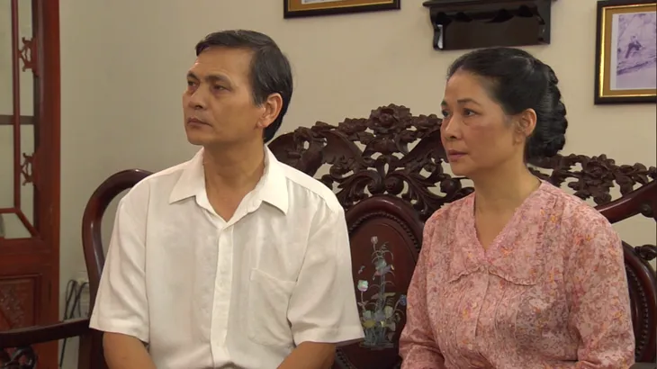 Phim Giao mùa - Tập 37: Chán Trung (Tiến Lộc), Hòa (Thanh Huyền) muốn đổi chồng - Ảnh 1. Phim Giao mùa - Tập 37: Chán Trung (Tiến Lộc), Hòa (Thanh Huyền) muốn đổi chồng - Ảnh 1.