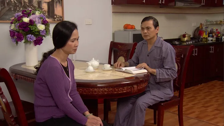 Phim Hoa hồng mua chịu - Tập 4: Được bố cho mấy tỷ làm ăn, Phương (Thu Quỳnh) mừng ra mặt - Ảnh 3. Phim Hoa hồng mua chịu - Tập 4: Được bố cho mấy tỷ làm ăn, Phương (Thu Quỳnh) mừng ra mặt - Ảnh 3.