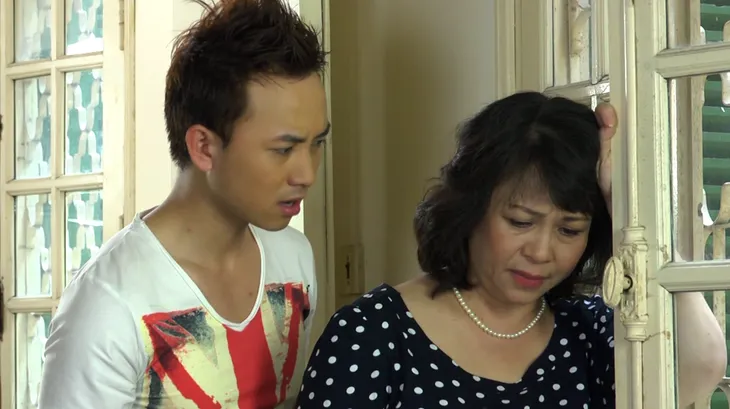Phim Giao mùa - Tập 10: Hòa (Thanh Huyền) bỏ việc, như phát điên vì bạn trai Hoàng Trung (Tiến Lộc) bỏ đi - Ảnh 15. Phim Giao mùa - Tập 10: Hòa (Thanh Huyền) bỏ việc, như phát điên vì bạn trai Hoàng Trung (Tiến Lộc) bỏ đi - Ảnh 15.