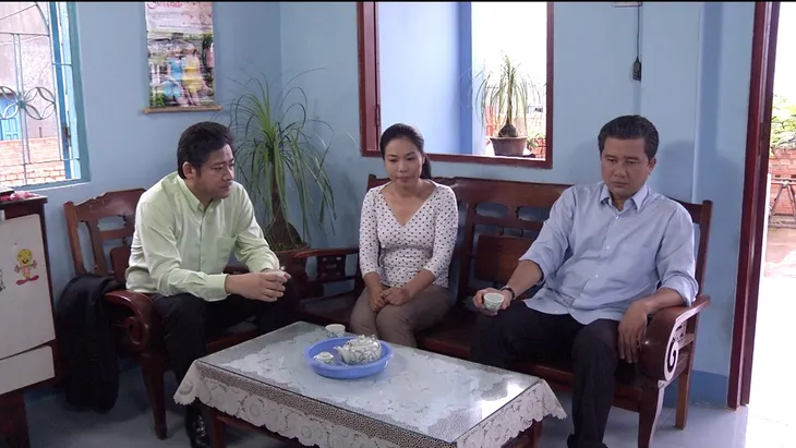 Phim Thảm đỏ - Tập 21: Dũng (Lương Thế Thành) không muốn chấp nhận sự thật đau đớn Hằng (Hoàng Oanh) là em gái mình - Ảnh 5. Phim Thảm đỏ - Tập 21: Dũng (Lương Thế Thành) không muốn chấp nhận sự thật đau đớn Hằng (Hoàng Oanh) là em gái mình - Ảnh 5.