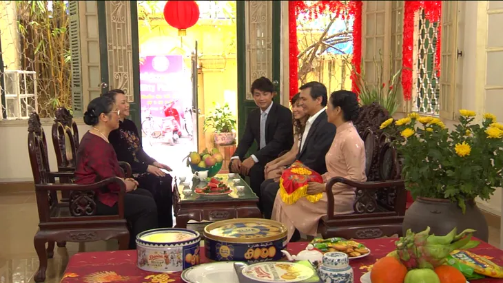 Phim Giao mùa - Tập 28: Mai (Huyền Lizzie) khó chịu khi Hưng (Chí Nhân) bắt phải sống toan tính - Ảnh 7. Phim Giao mùa - Tập 28: Mai (Huyền Lizzie) khó chịu khi Hưng (Chí Nhân) bắt phải sống toan tính - Ảnh 7.