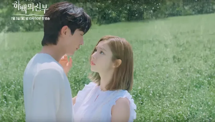 Đóng bao nhiêu phim, nữ chính Cô dâu Thủy thần vẫn mặt đơ như xưa - Ảnh 7. Đóng bao nhiêu phim, nữ chính Cô dâu Thủy thần vẫn mặt đơ như xưa - Ảnh 7.