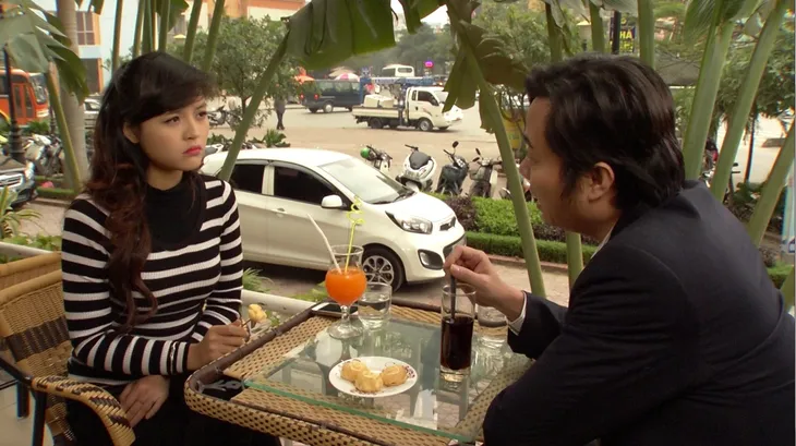 Phim Hoa hồng mua chịu - Tập 13: Tin vào lời thầy bói, Phương (Thu Quỳnh) lao vào buôn đất - Ảnh 1. Phim Hoa hồng mua chịu - Tập 13: Tin vào lời thầy bói, Phương (Thu Quỳnh) lao vào buôn đất - Ảnh 1.