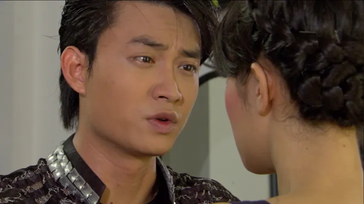 Phim Giao mùa - Tập 11: Vừa mới chia tay bạn trai, Hòa (MC Thanh Huyền) lại định cặp kè với Toàn (Công Dũng) - Ảnh 2. Phim Giao mùa - Tập 11: Vừa mới chia tay bạn trai, Hòa (MC Thanh Huyền) lại định cặp kè với Toàn (Công Dũng) - Ảnh 2.