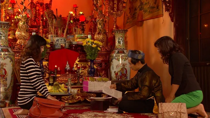 Phim Hoa hồng mua chịu - Tập 13: Tin vào lời thầy bói, Phương (Thu Quỳnh) lao vào buôn đất - Ảnh 2. Phim Hoa hồng mua chịu - Tập 13: Tin vào lời thầy bói, Phương (Thu Quỳnh) lao vào buôn đất - Ảnh 2.