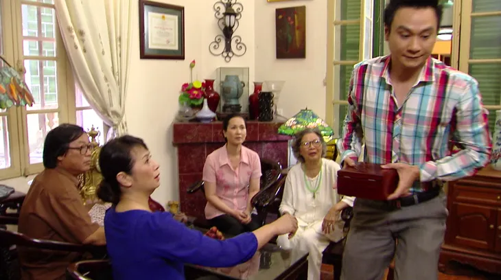 Phim Giao mùa - Tập 10: Hòa (Thanh Huyền) bỏ việc, như phát điên vì bạn trai Hoàng Trung (Tiến Lộc) bỏ đi - Ảnh 24. Phim Giao mùa - Tập 10: Hòa (Thanh Huyền) bỏ việc, như phát điên vì bạn trai Hoàng Trung (Tiến Lộc) bỏ đi - Ảnh 24.