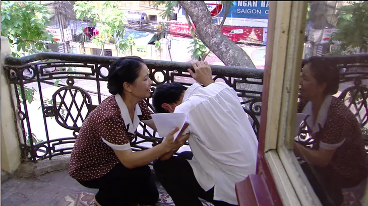 Phim Giao mùa - Tập 33: Vừa cưới Trung (Tiến Lộc), Hòa (Thanh Huyền) đã muốn ngoại tình với Toàn (Công Dũng) - Ảnh 2. Phim Giao mùa - Tập 33: Vừa cưới Trung (Tiến Lộc), Hòa (Thanh Huyền) đã muốn ngoại tình với Toàn (Công Dũng) - Ảnh 2.