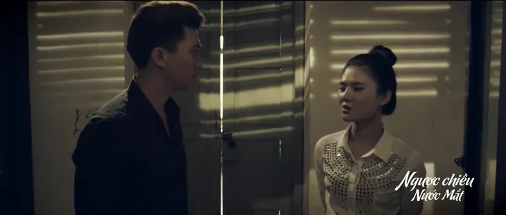 Hà Việt Dũng lộ rõ tính trăng hoa ngay tập 1 Ngược chiều nước mắt - Ảnh 2. Hà Việt Dũng lộ rõ tính trăng hoa ngay tập 1 Ngược chiều nước mắt - Ảnh 2.