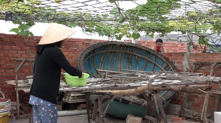 Phim Thảm đỏ - Tập 17: Bất chấp việc Dũng yêu Hằng, Quỳnh vẫn trơ trẽn tỏ tình - Ảnh 1. Phim Thảm đỏ - Tập 17: Bất chấp việc Dũng yêu Hằng, Quỳnh vẫn trơ trẽn tỏ tình - Ảnh 1.